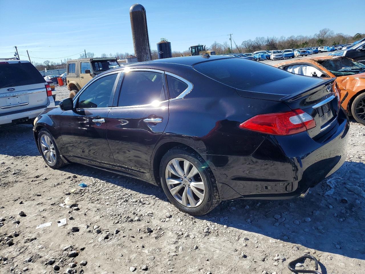 2011 Infiniti M37 X - Фото 2