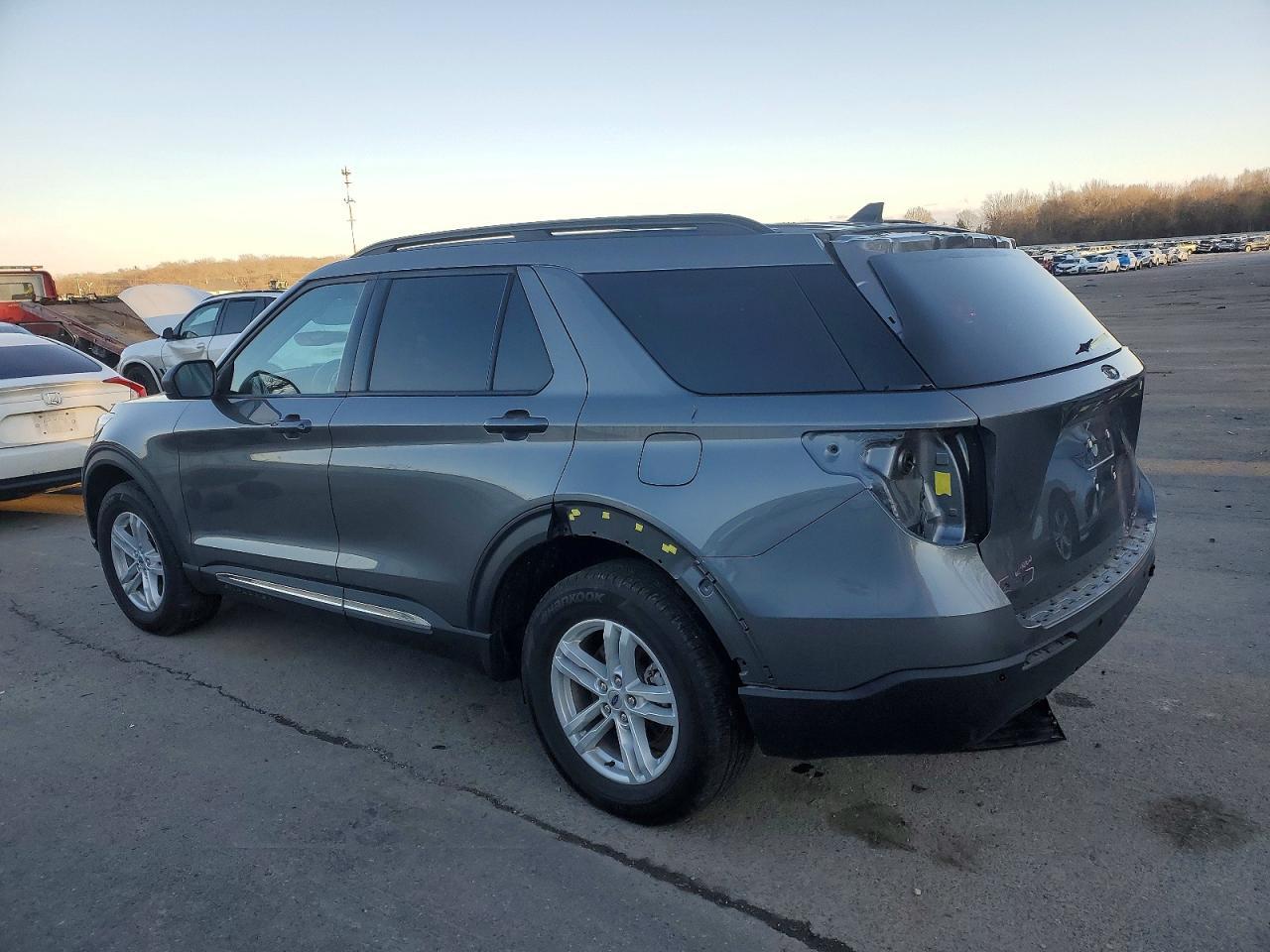 2024 Ford Explorer Xlt - Фото 2