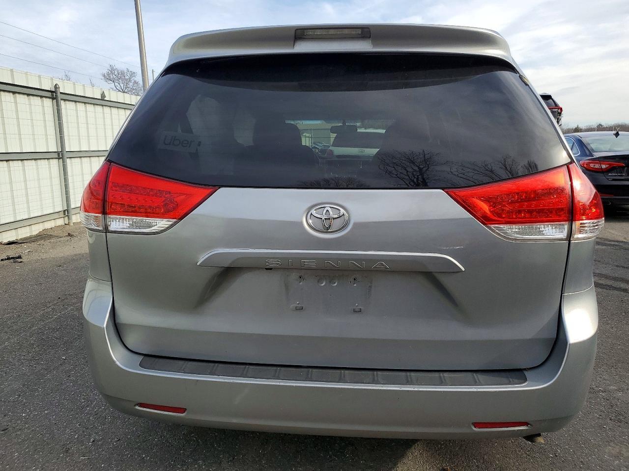 2012 Toyota Sienna Le - Фото 6