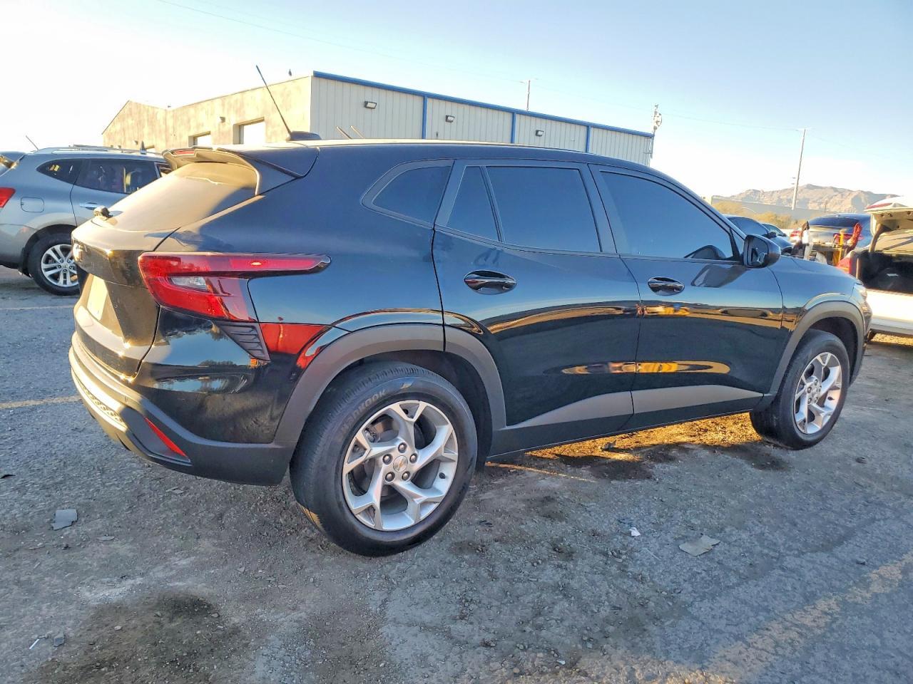 2024 Chevrolet Trax Ls - Фото 3