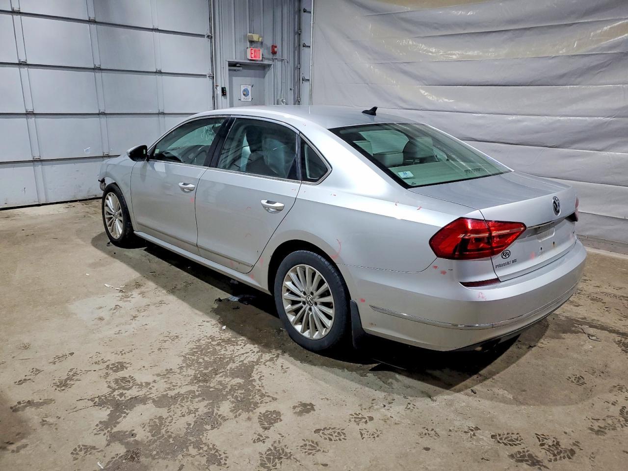 2016 Volkswagen Passat Se - Фото 2