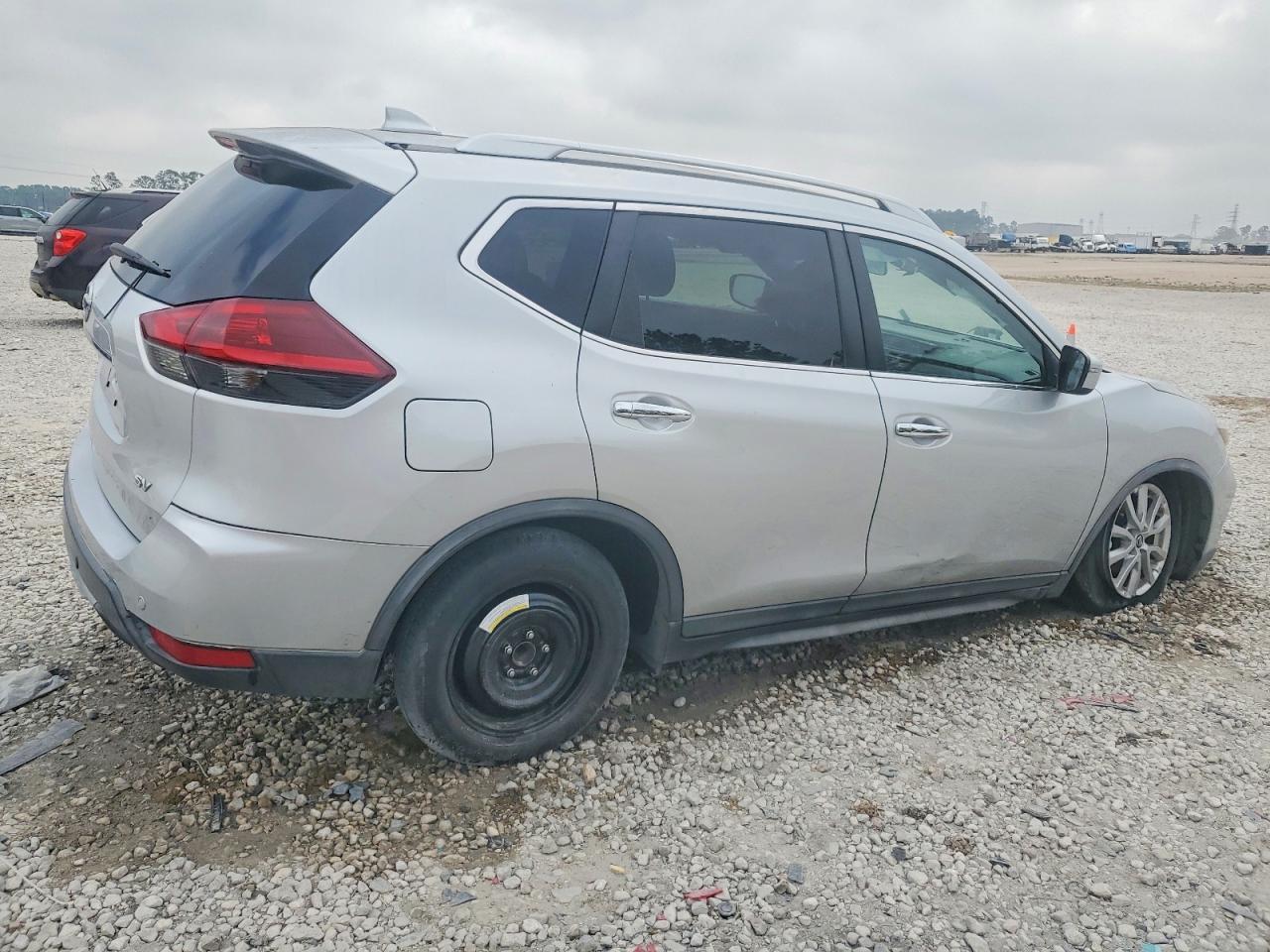 2020 Niss Rogue Sv - Фото 3