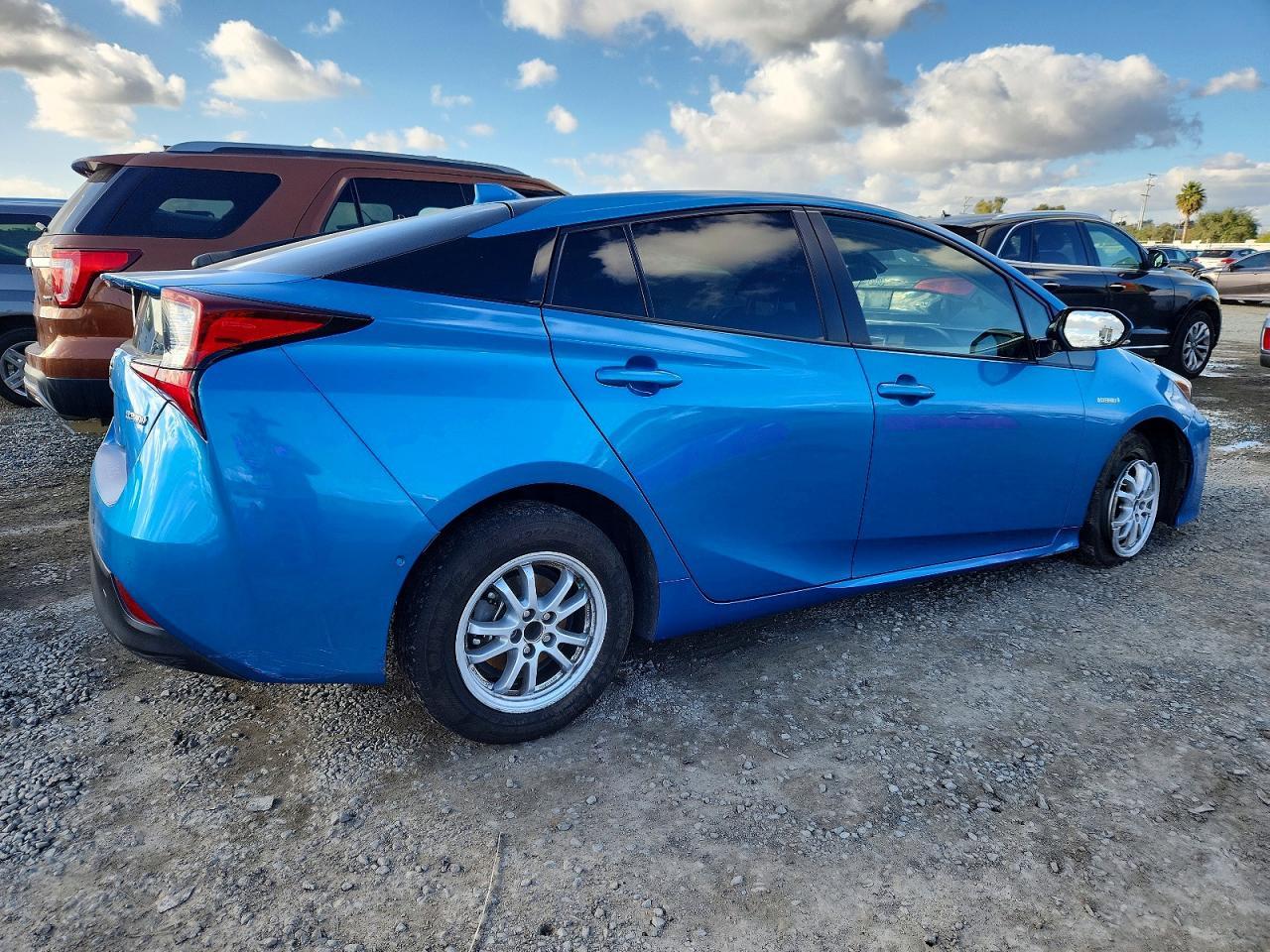 2020 Toyota Prius Le - Image 3