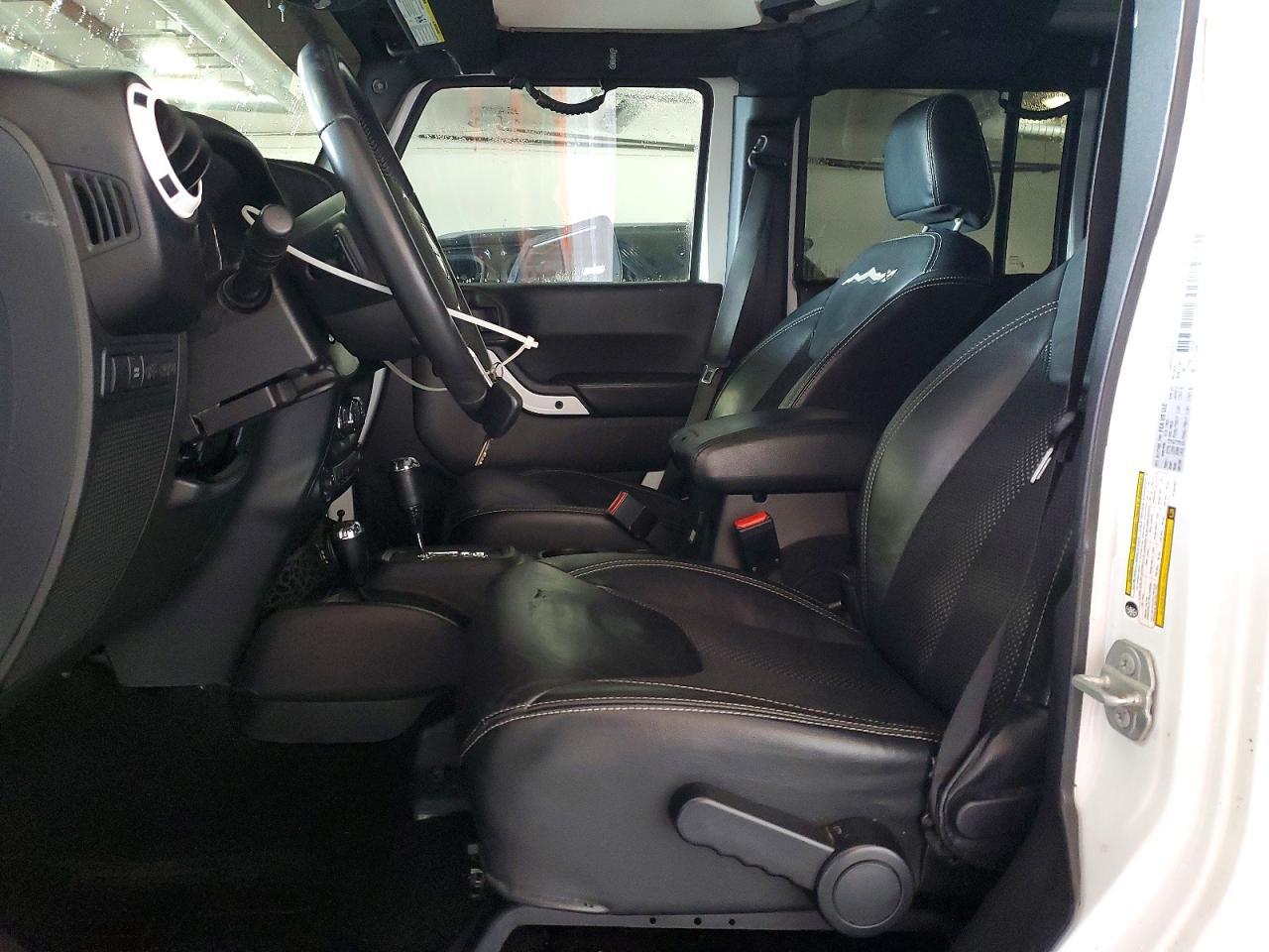 2015 Jeep Wrangler Unlimited Sahara - Фото 7