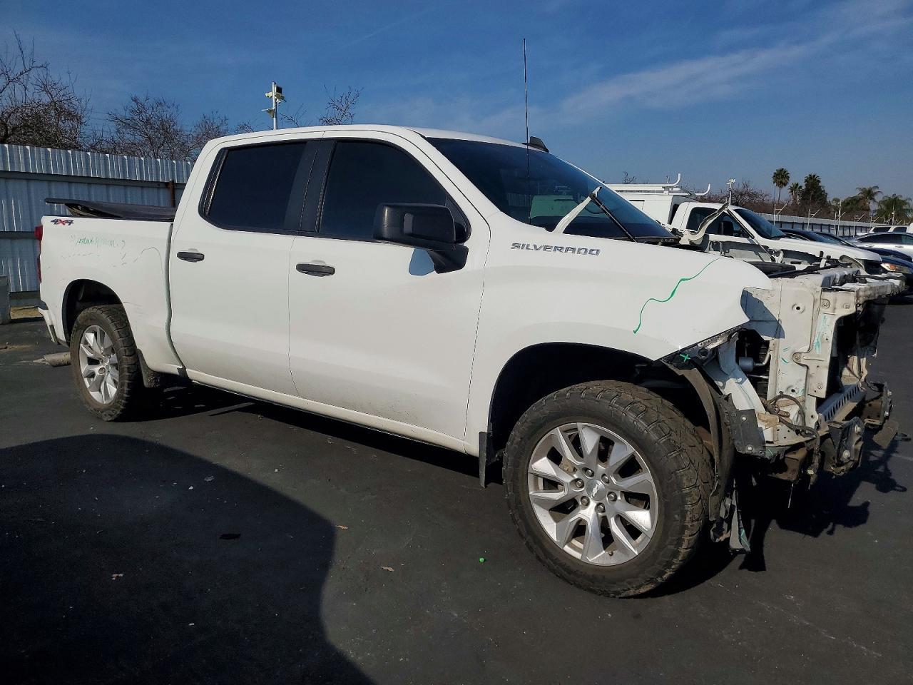 2020 Chevrolet Silverado K1500 Custom - Фото 4