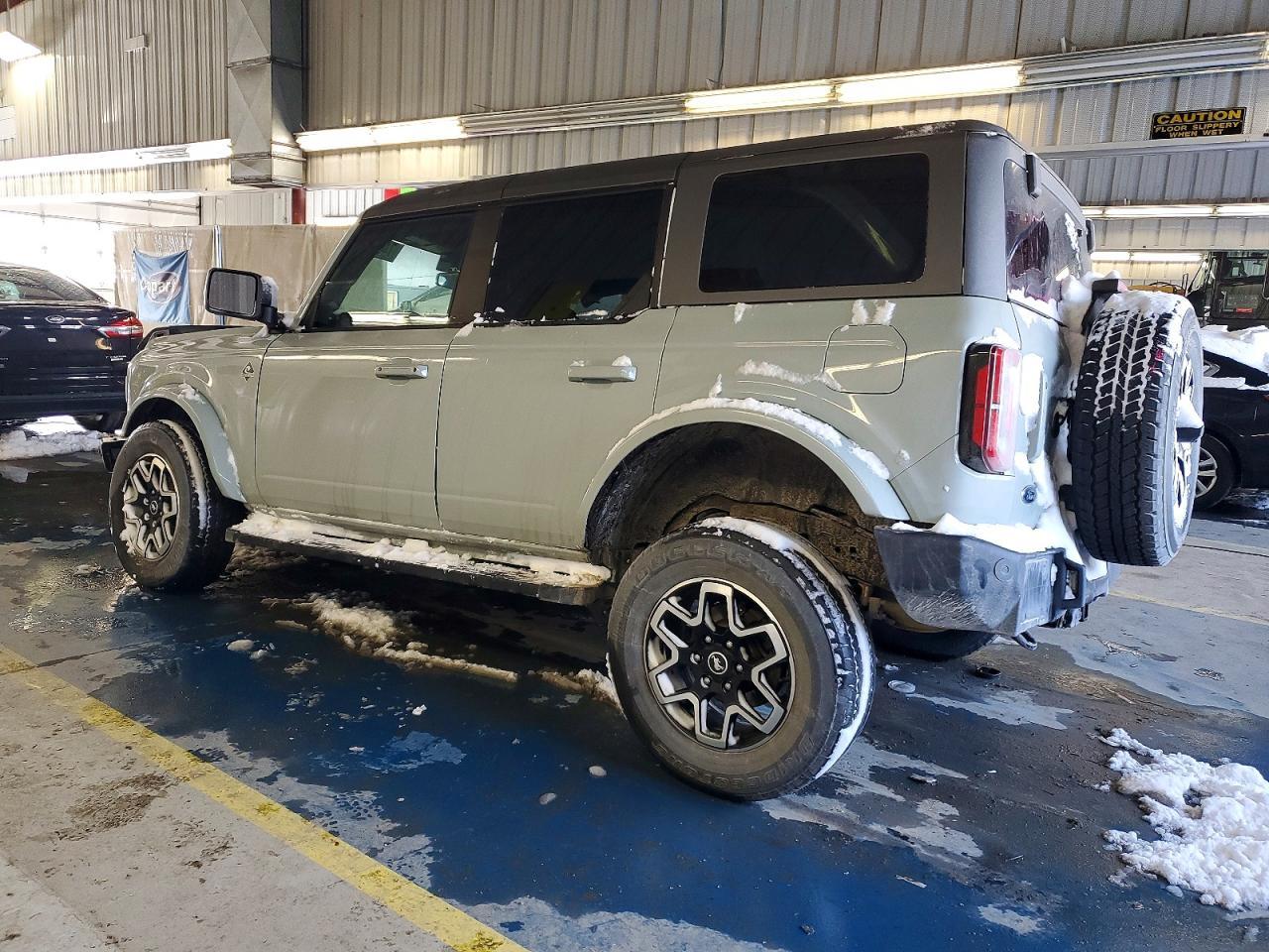 2022 Ford Bronco Base - Фото 2