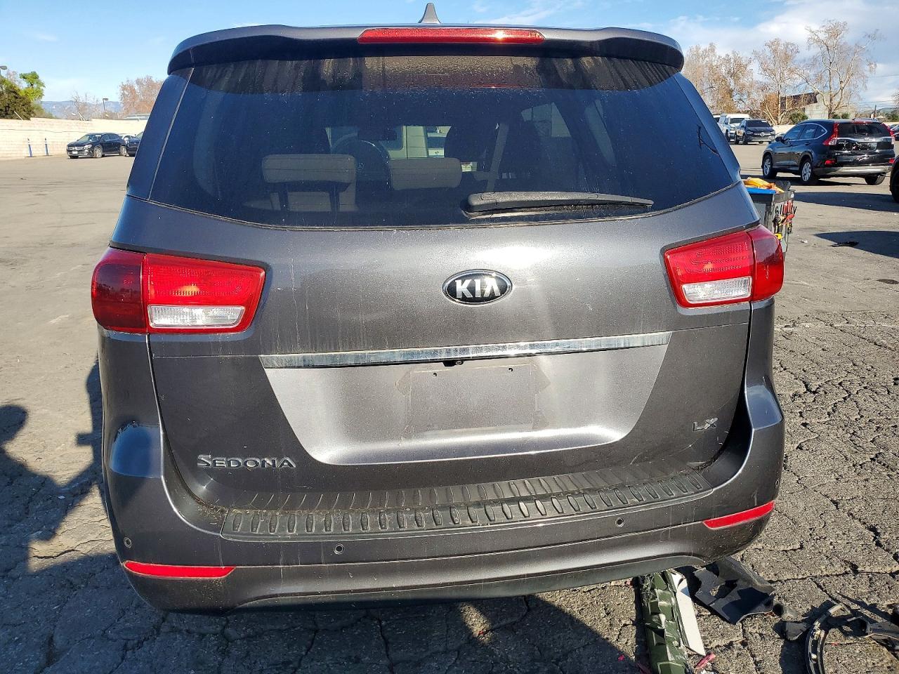 2016 Kia Sedona Lx - Image 6
