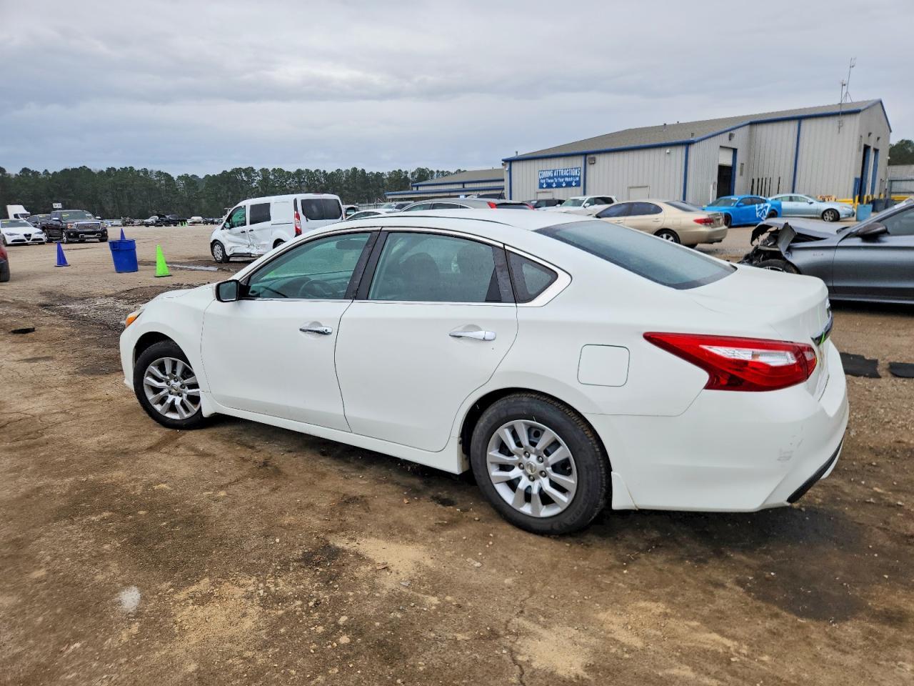 2016 Nissan Altima - Фото 2