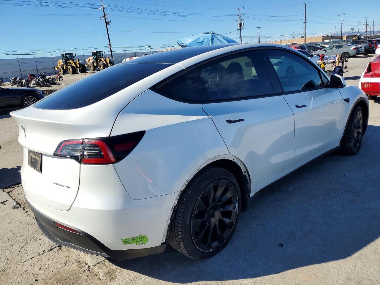 2023 Tesla Model Y - Фото 3