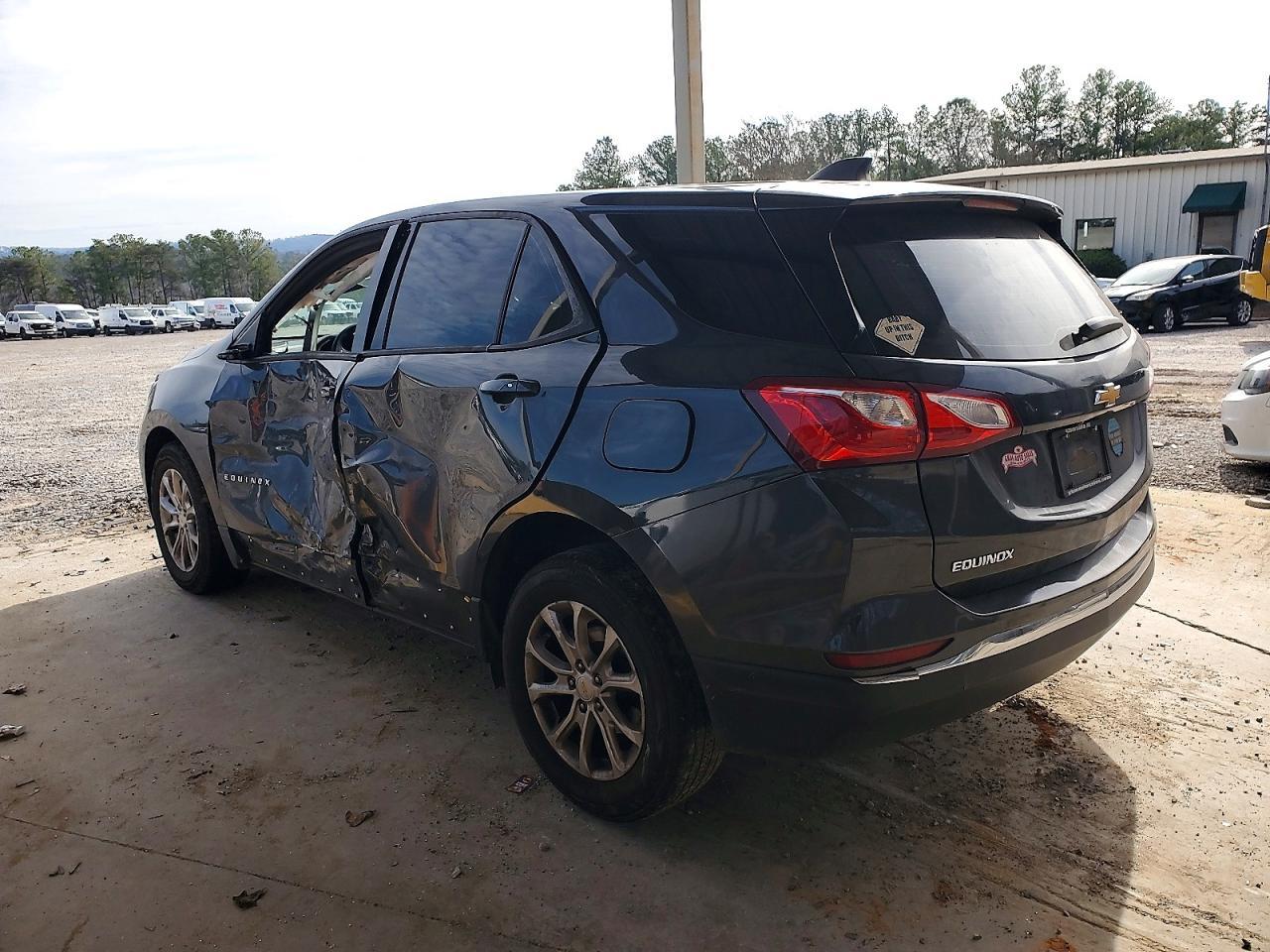 2018 Chevrolet Equinox Ls - Фото 2