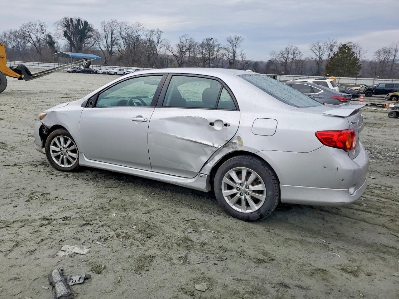 2010 Toyota Corolla Base - Фото 2