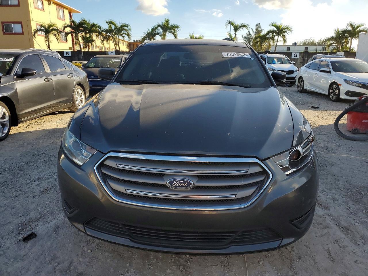 2017 Ford Taurus Se - Фото 5