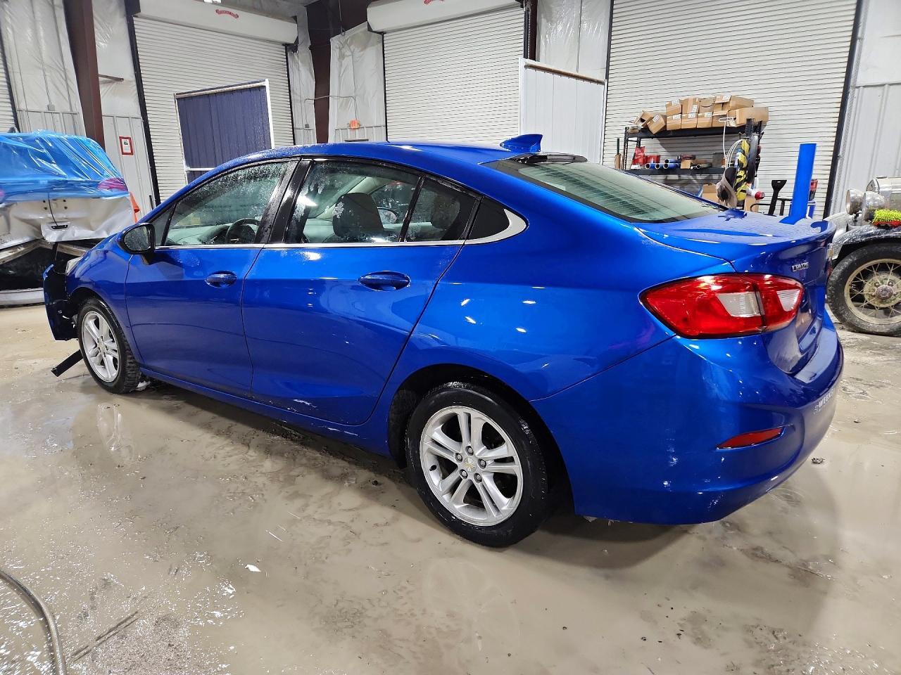 2018 Chevrolet Cruze Lt - Image 2