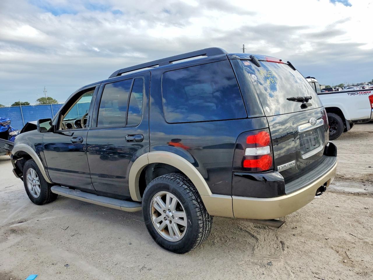 2010 Ford Explorer Eddie Bauer - Image 2