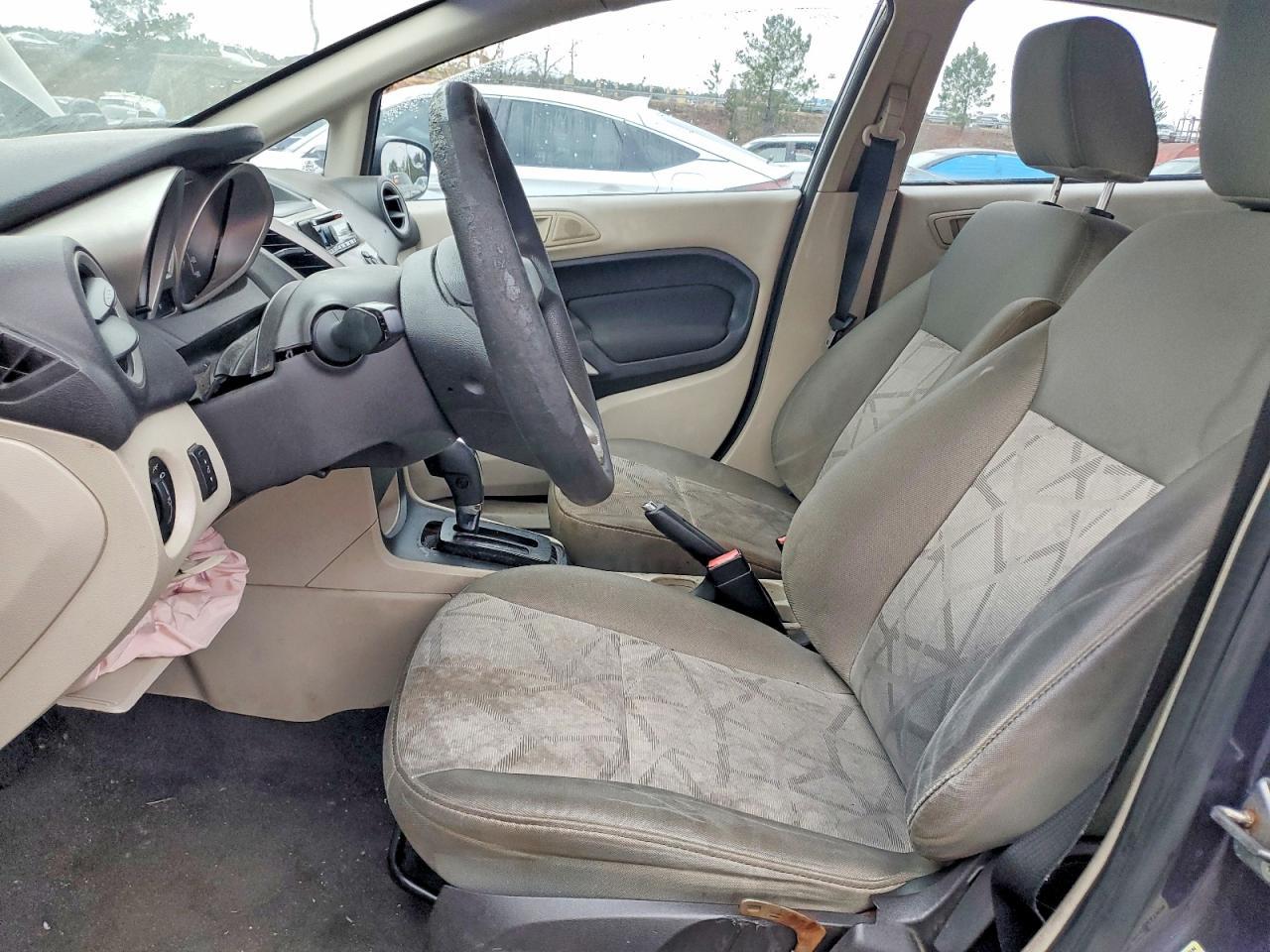 2012 Ford Fiesta Se - Фото 7