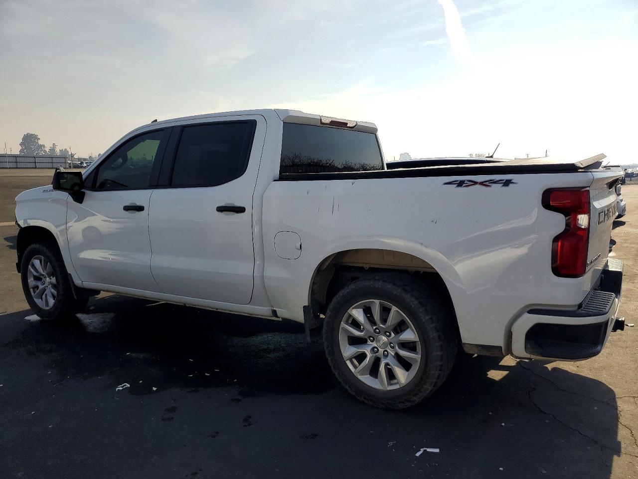 2020 Chevrolet Silverado K1500 Custom - Фото 2