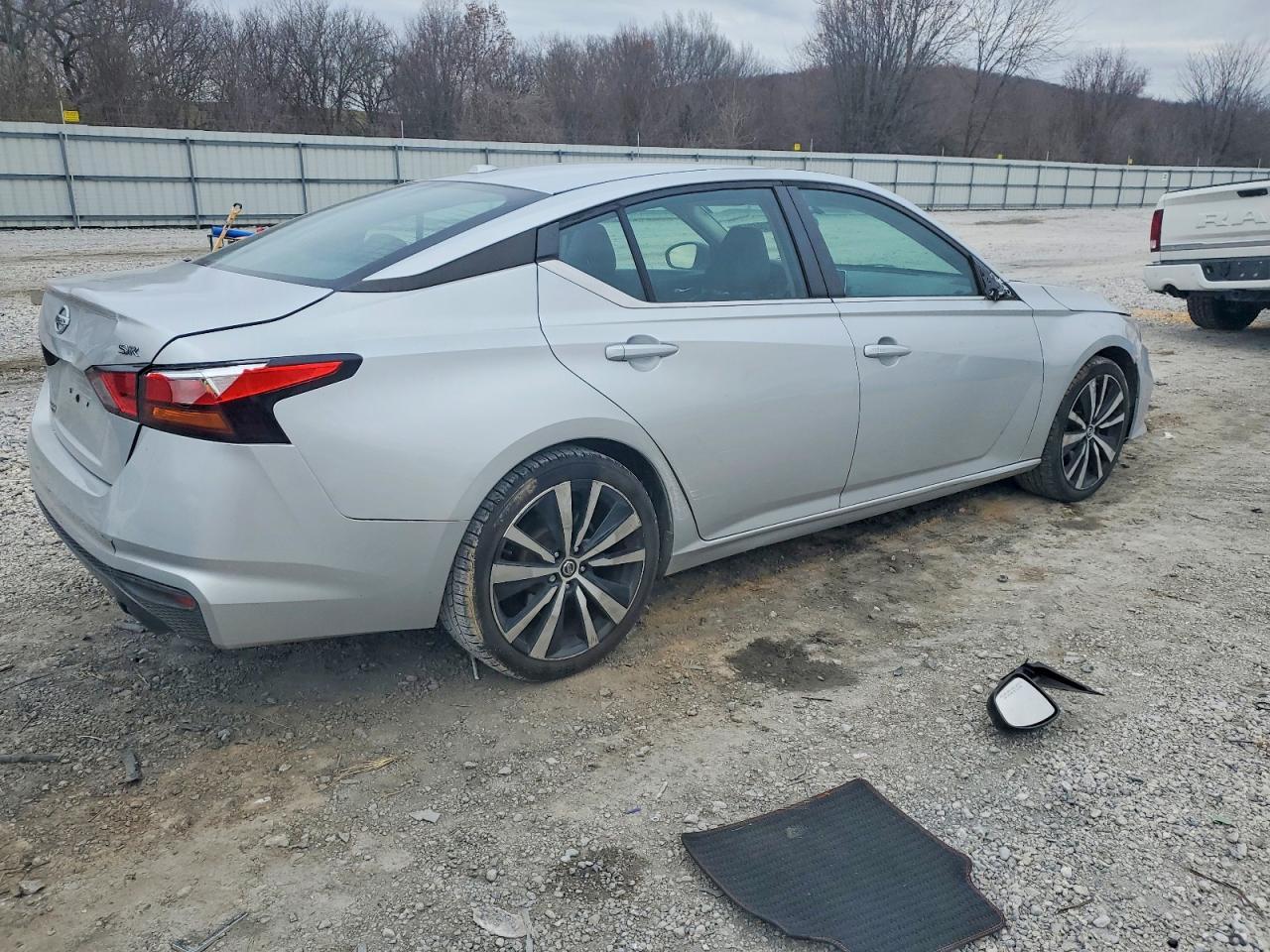 2019 Nissan Altima Sr - Image 3