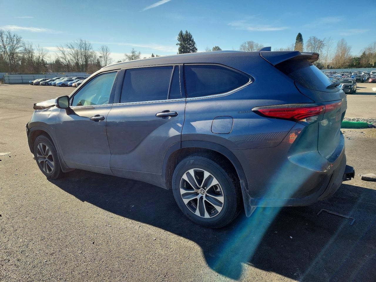 2022 Toyota Highlander Xle - Image 2