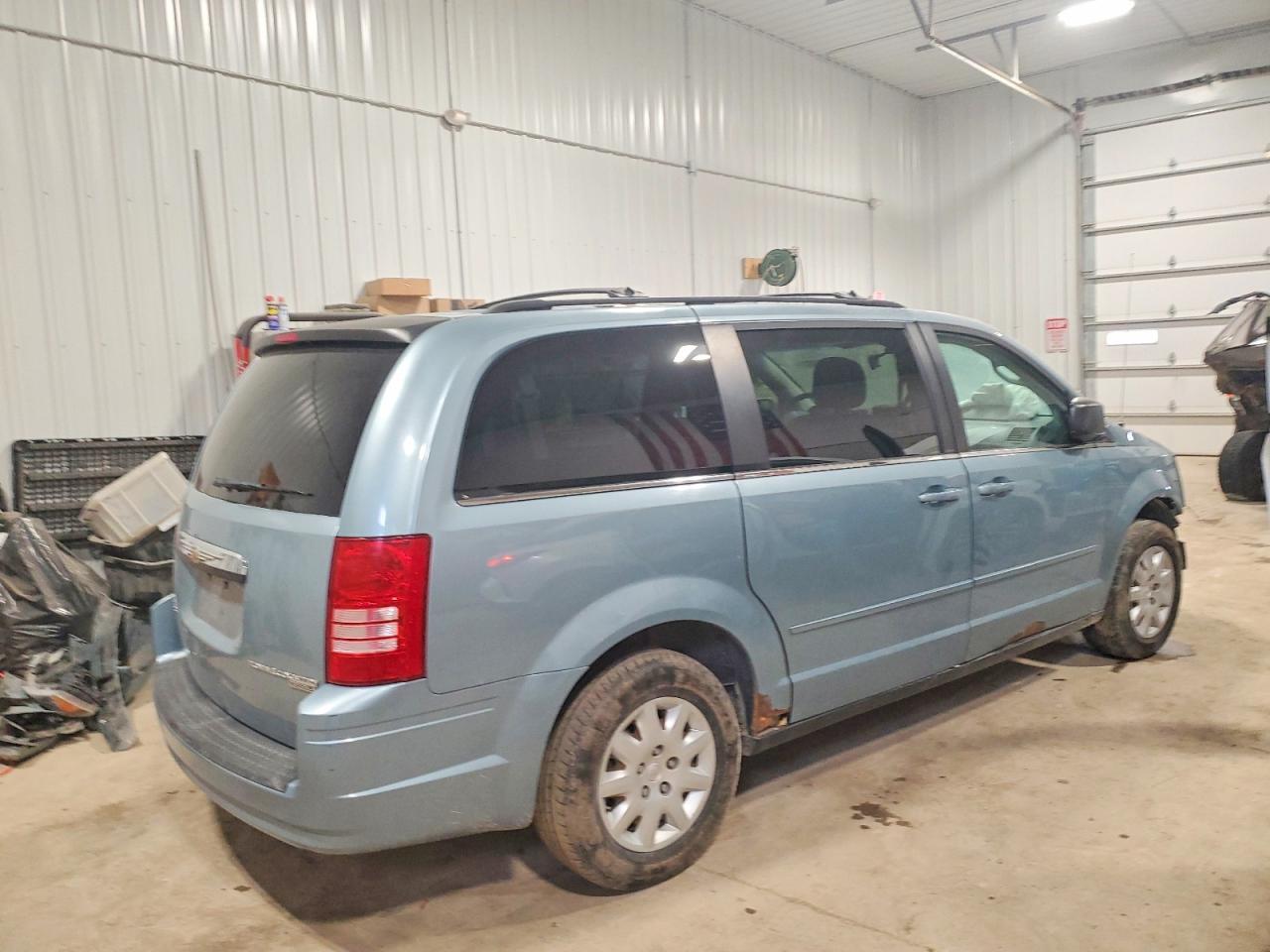 2010 Chrysler Town & Country Lx - Image 3