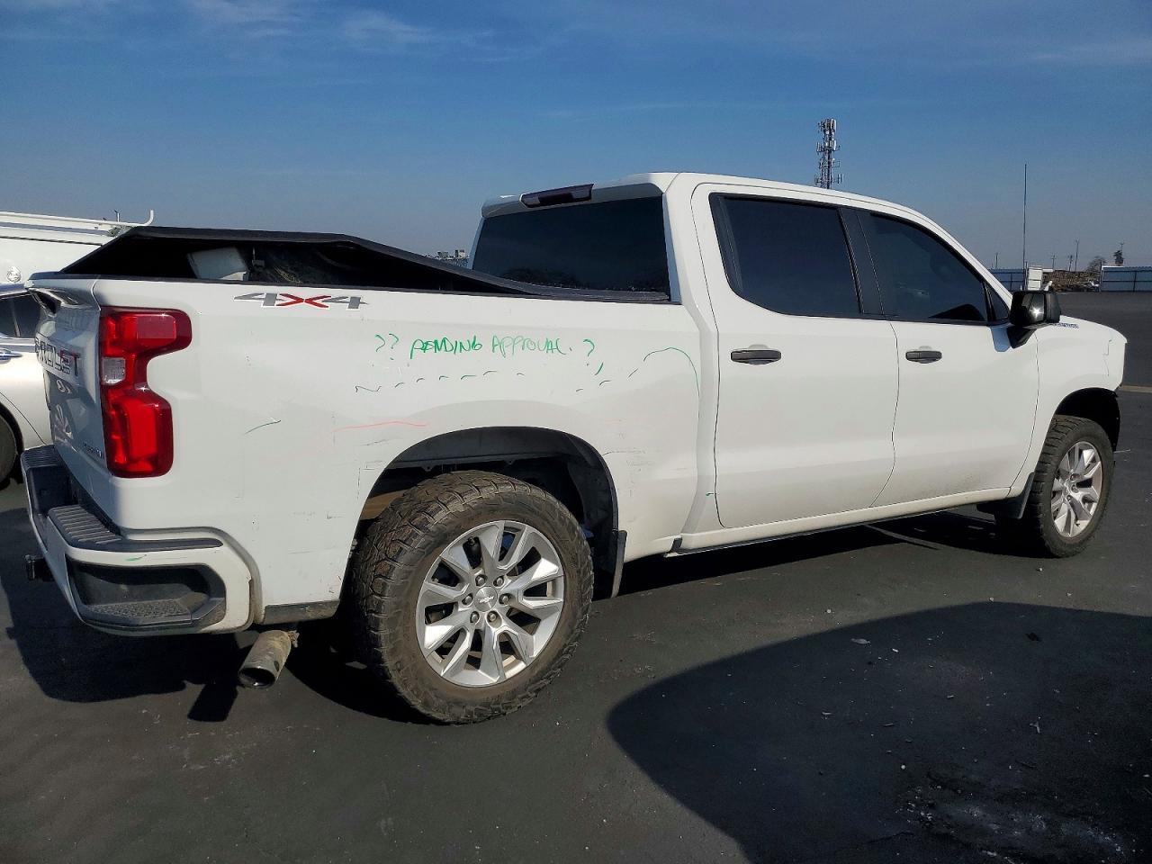 2020 Chevrolet Silverado K1500 Custom - Фото 3