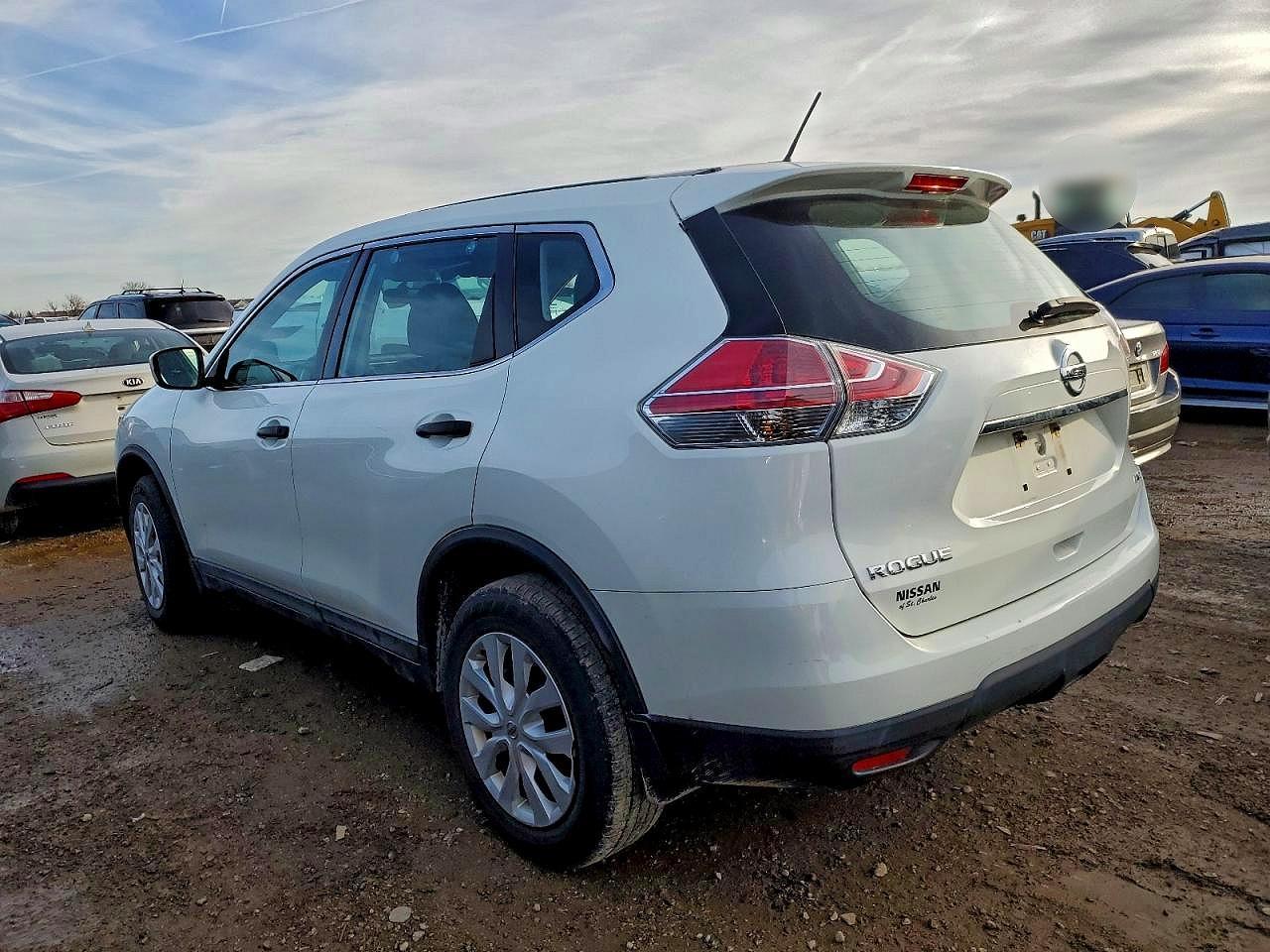 2016 Nissan Rogue S - Фото 2
