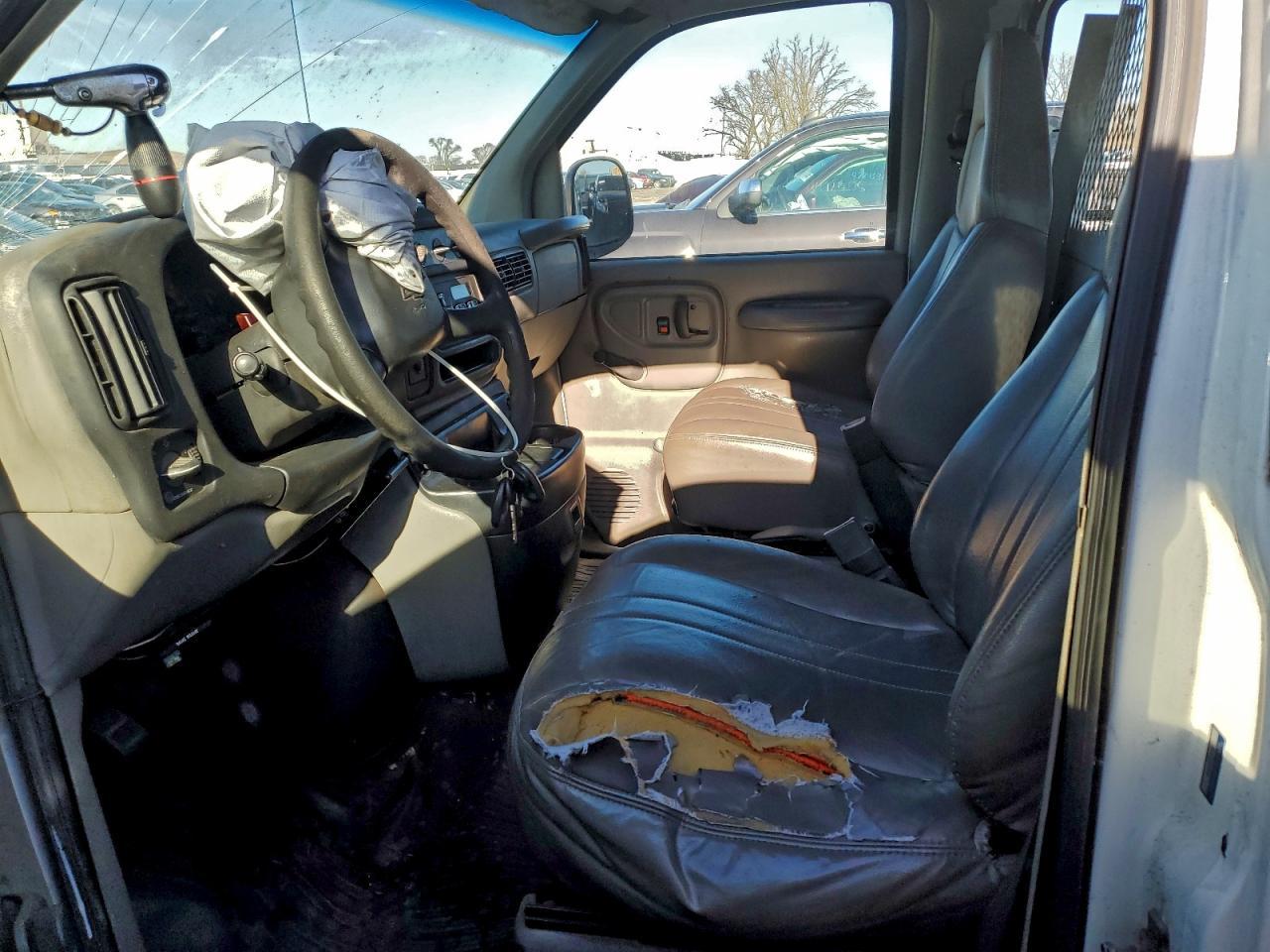 2001 Chevrolet Express G2500 - Фото 7