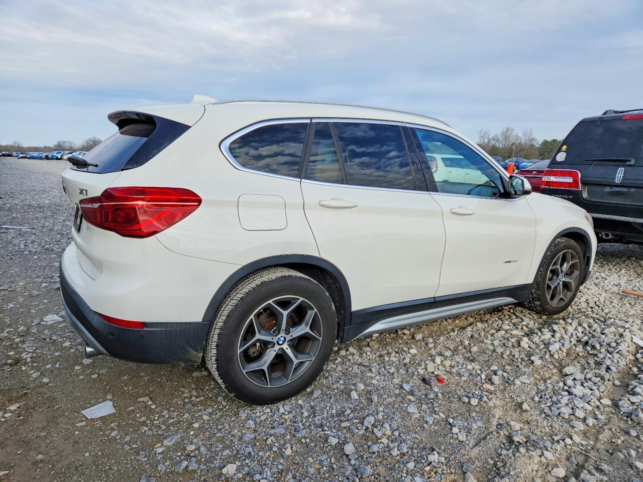 2017 BMW X1 xDrive28I - Фото 3