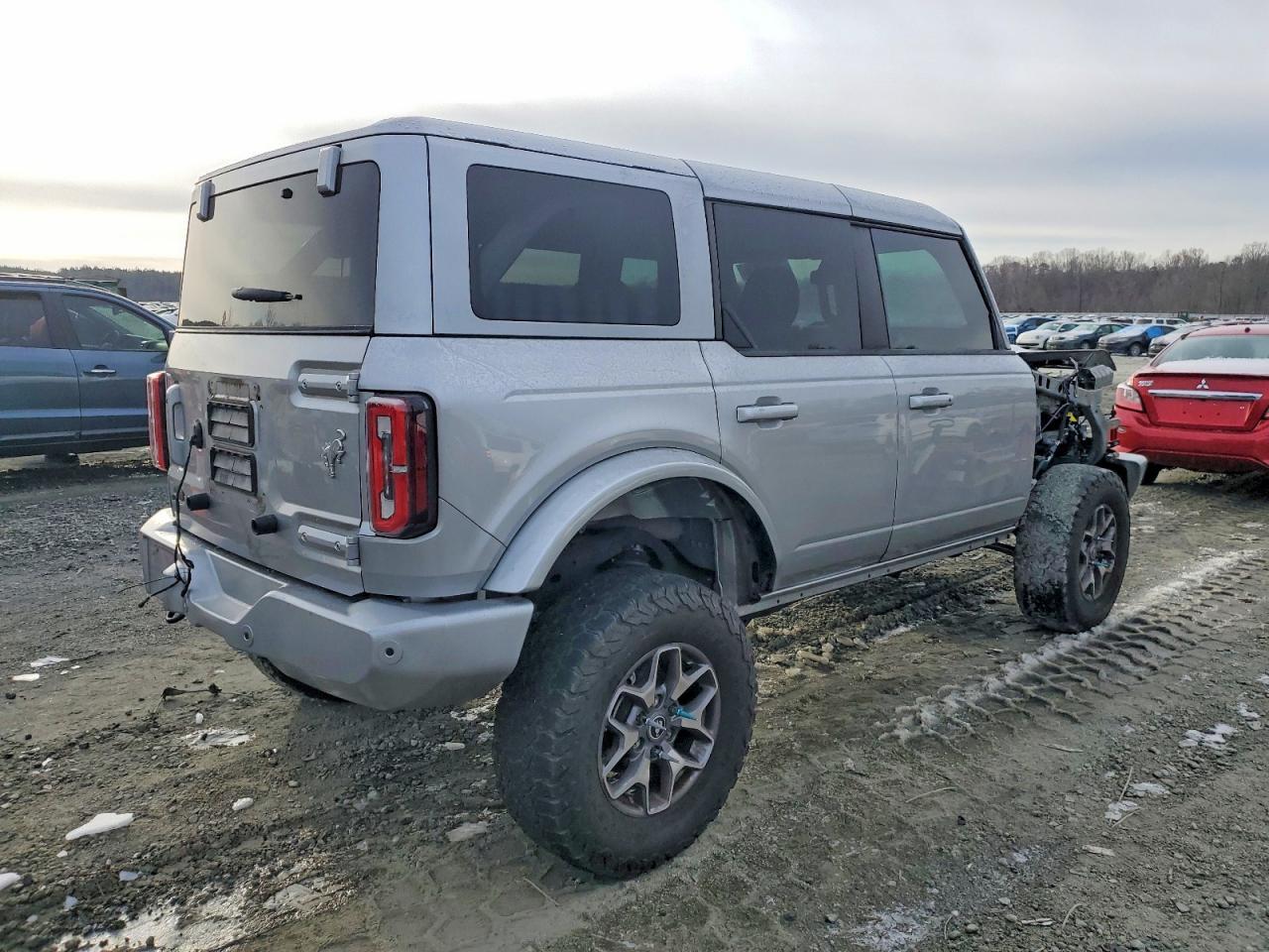 2022 Ford Bronco Base - Image 3