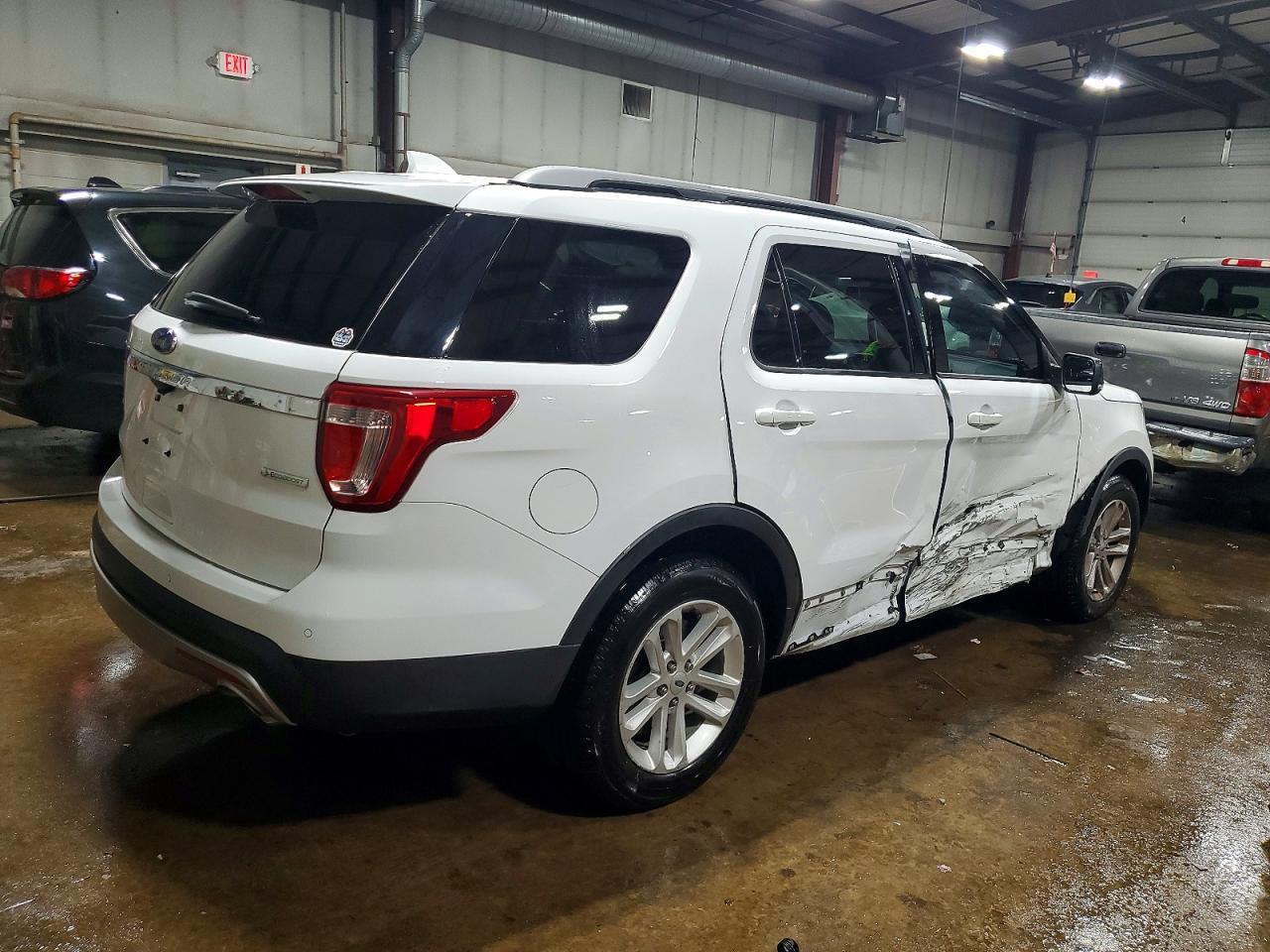 2017 Ford Explorer Xlt - Image 3