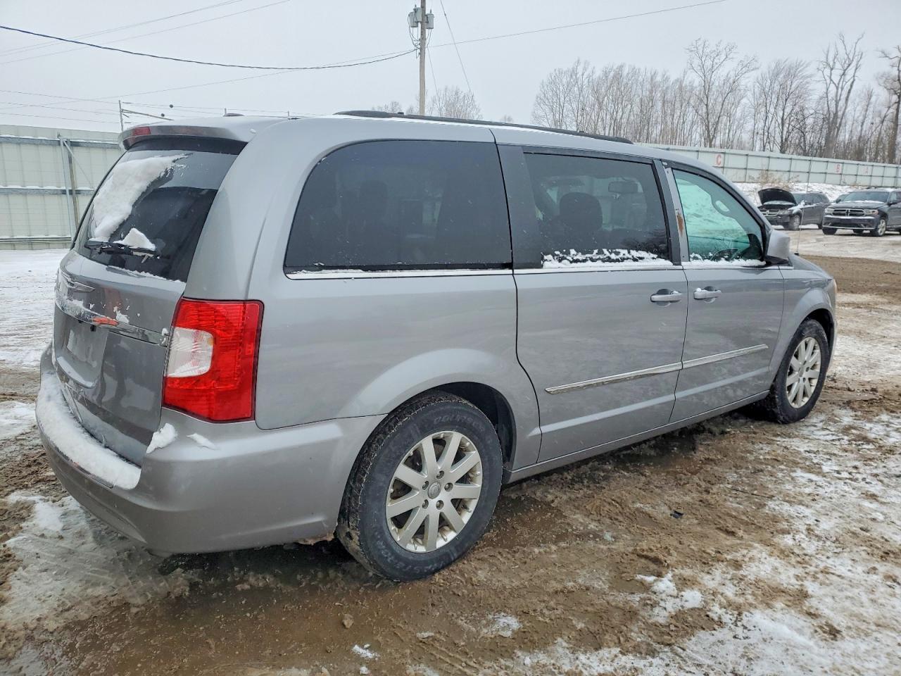2014 Chrysler Town & Country Touring - Image 3