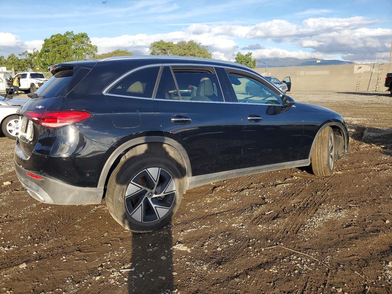 2024 Mercedes Benz Glc 300 4Matic - Фото 3