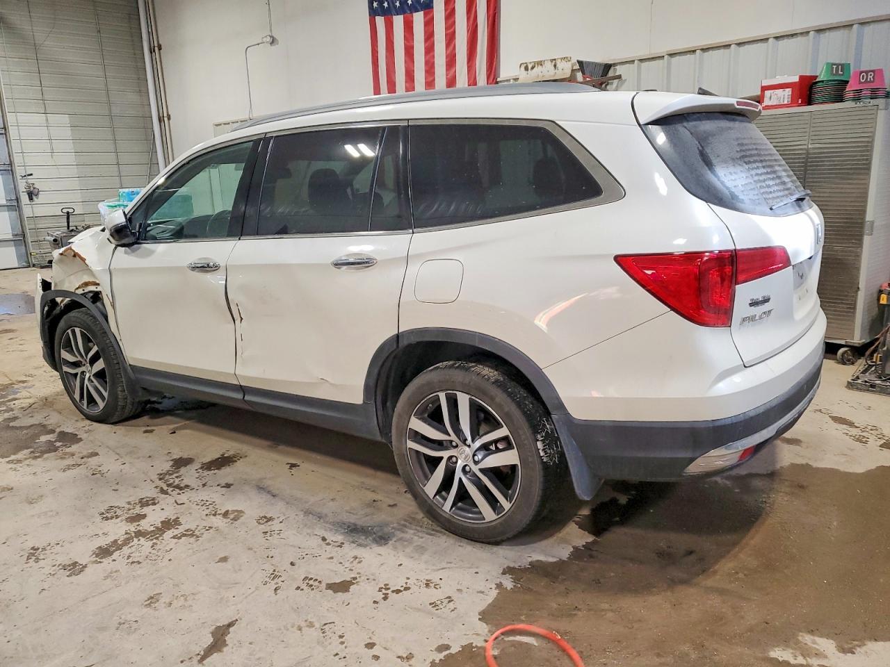 2016 Honda Pilot Touring - Image 2