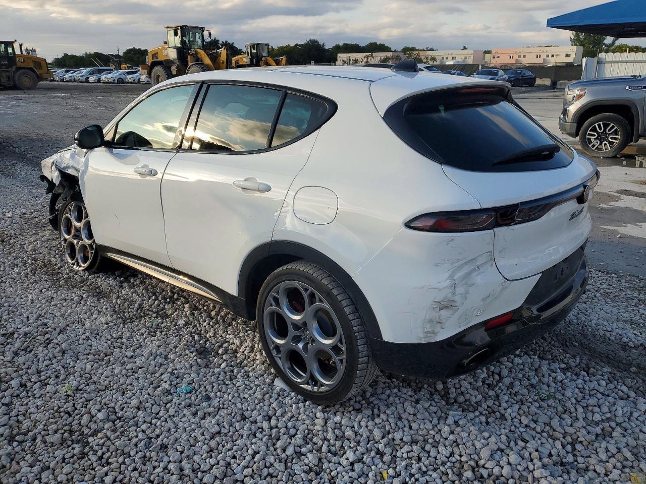2024 Alfa Romeo Tonale Veloce - Фото 2