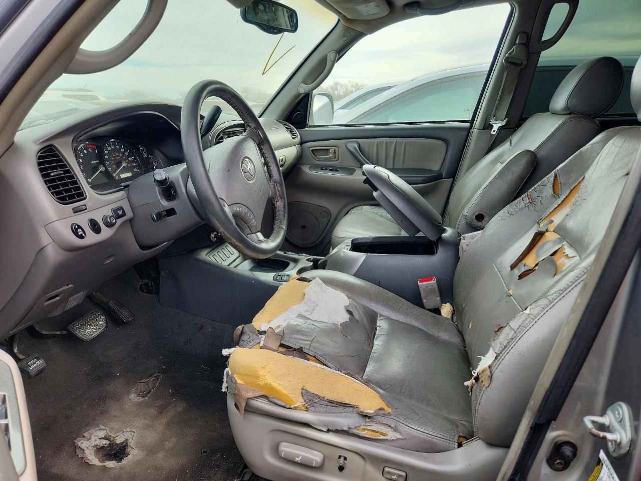2005 Toyota Sequoia - Image 7