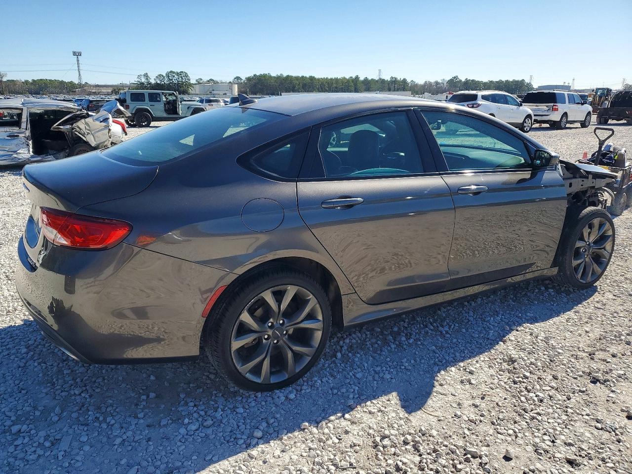 2016 Chrysler 200 S - Image 3