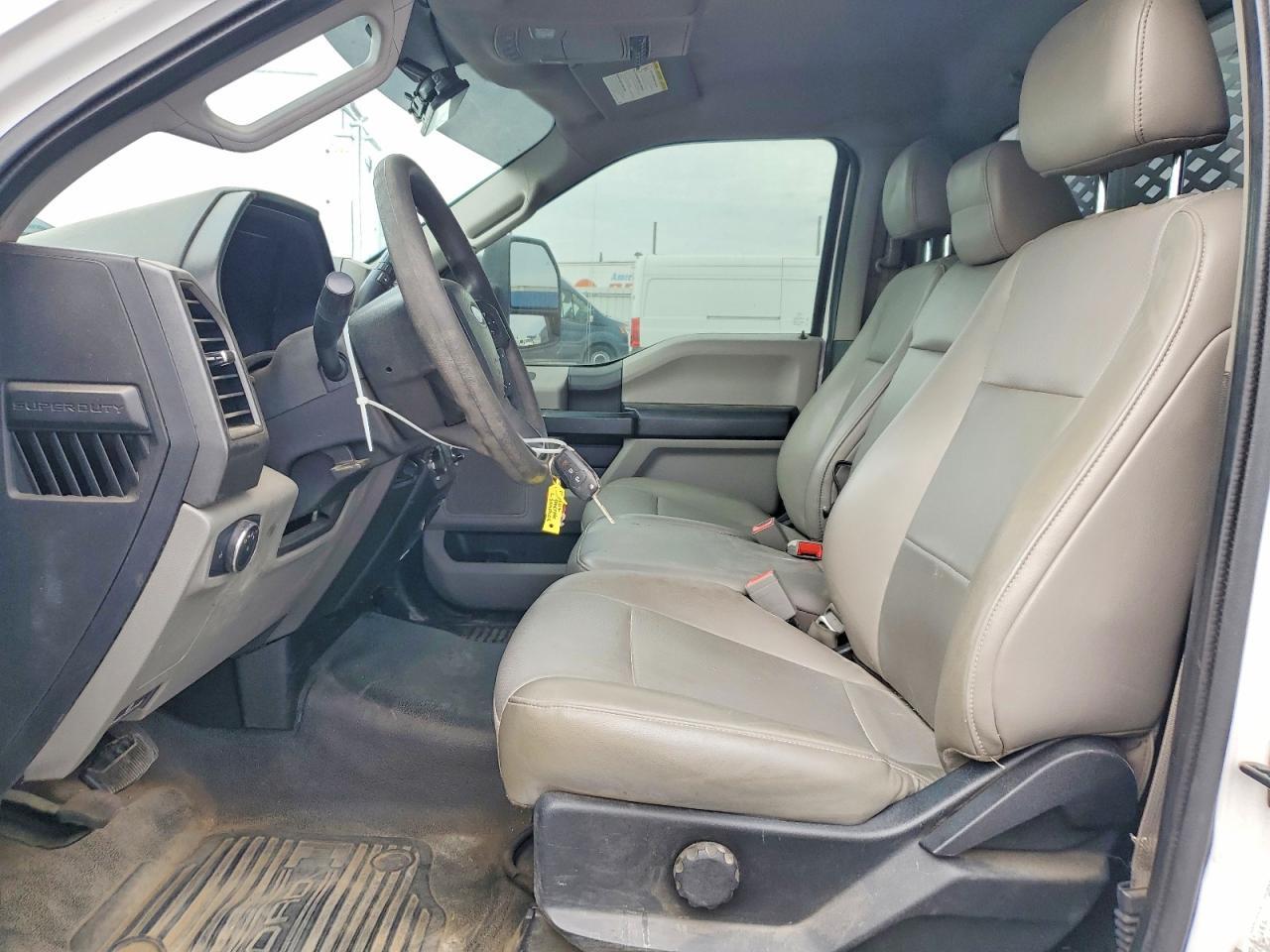 2018 Ford F450 Super Duty Utility / Service Truck - Image 7