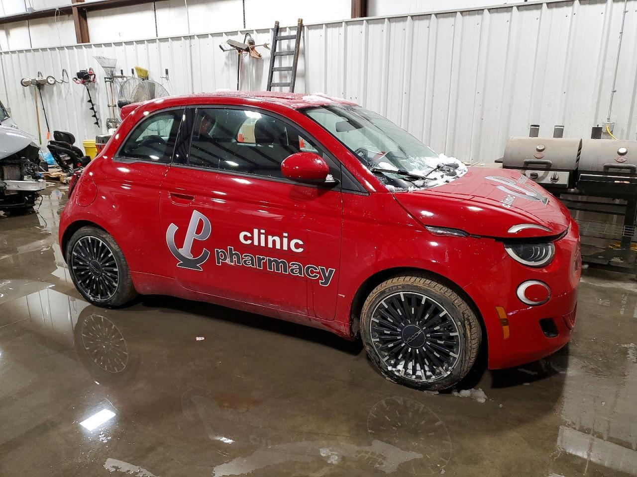 2024 Fiat 500 E Red - Фото 4
