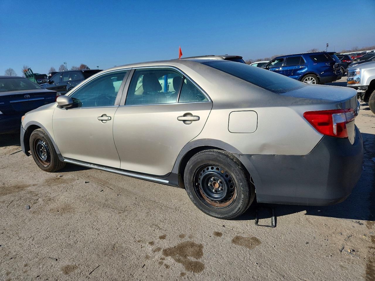 2013 Toyota Camry L - Фото 2