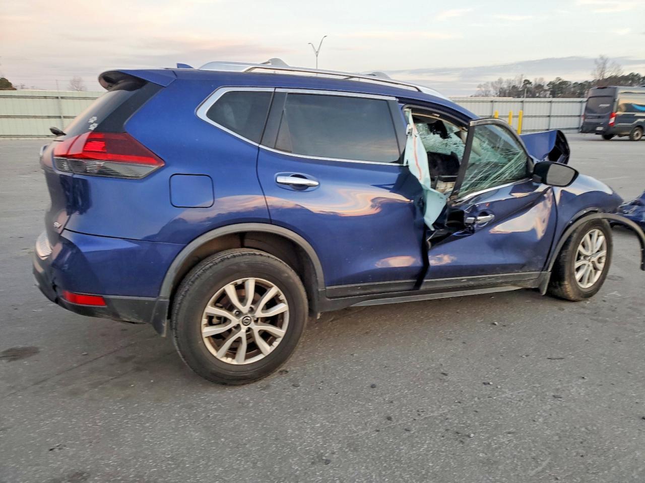 2019 Nissan Rogue Sv - Image 3
