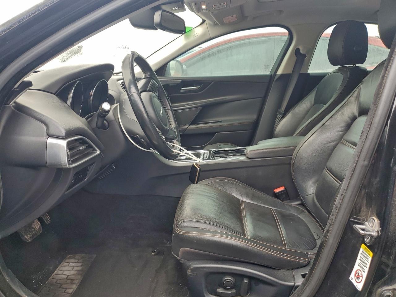 2017 Jaguar Xe Prestige - Фото 7