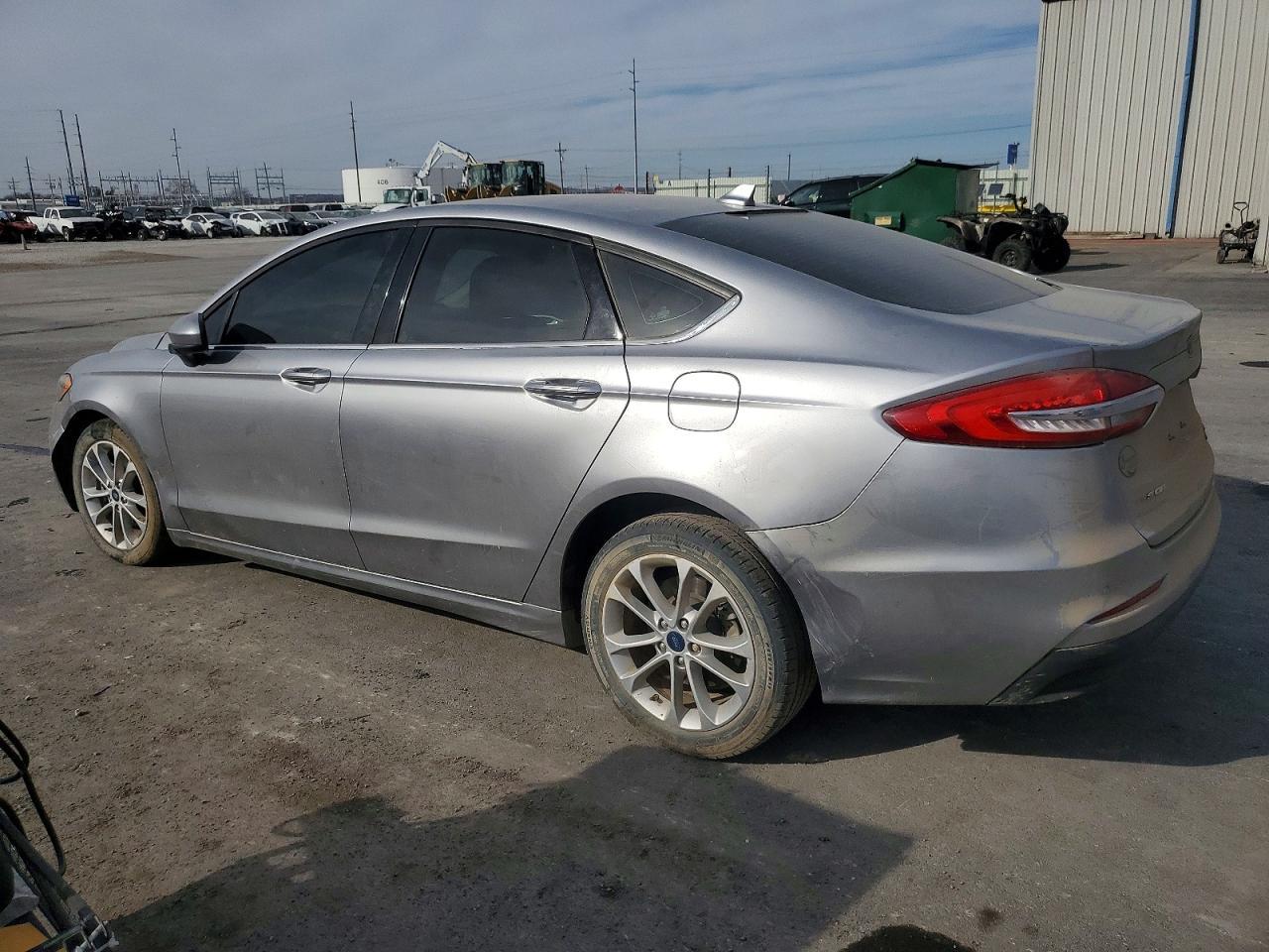 2020 Ford Fusion Se - Фото 2