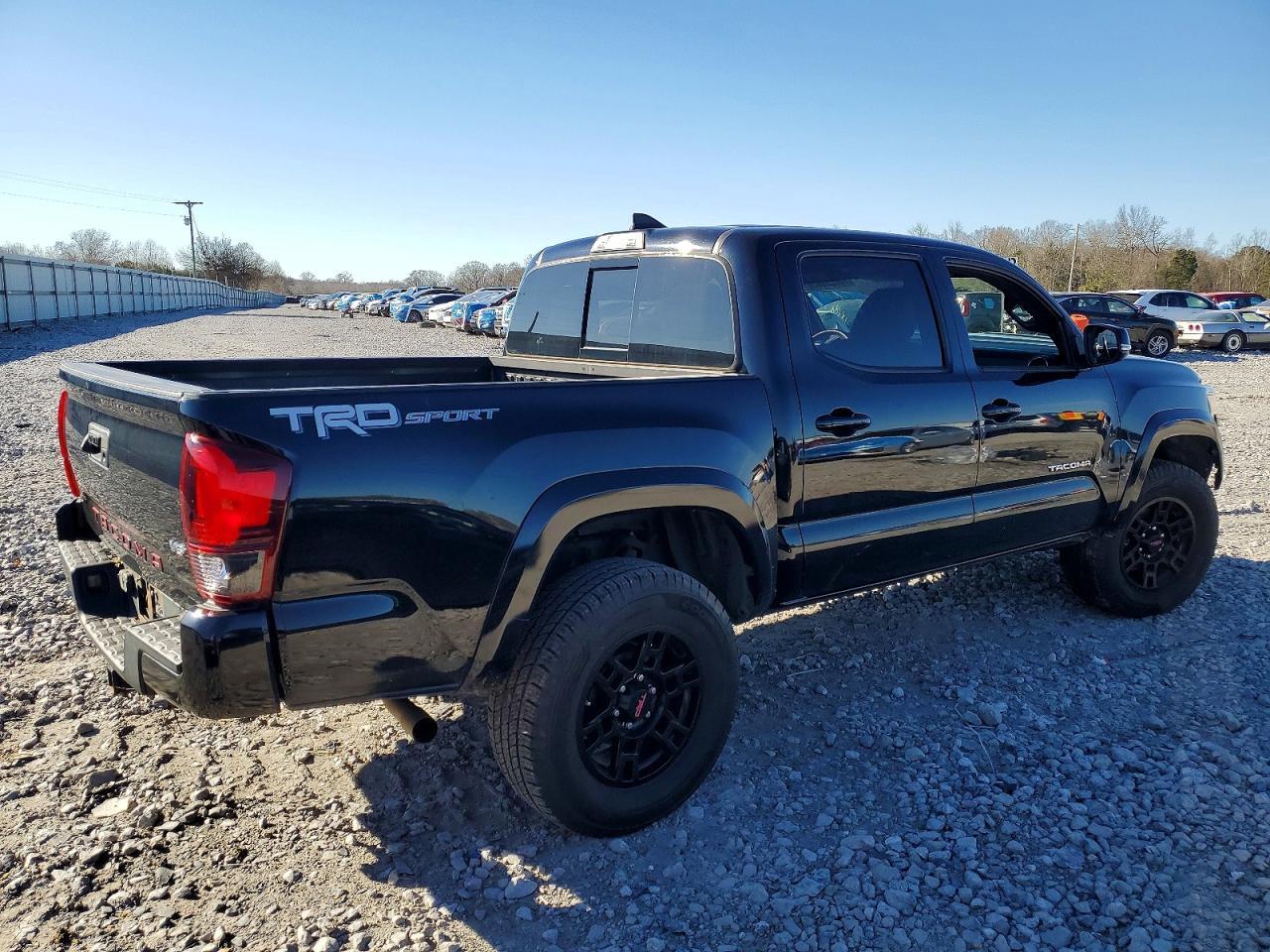 2018 Toyota Tacoma Double Cab - Фото 3