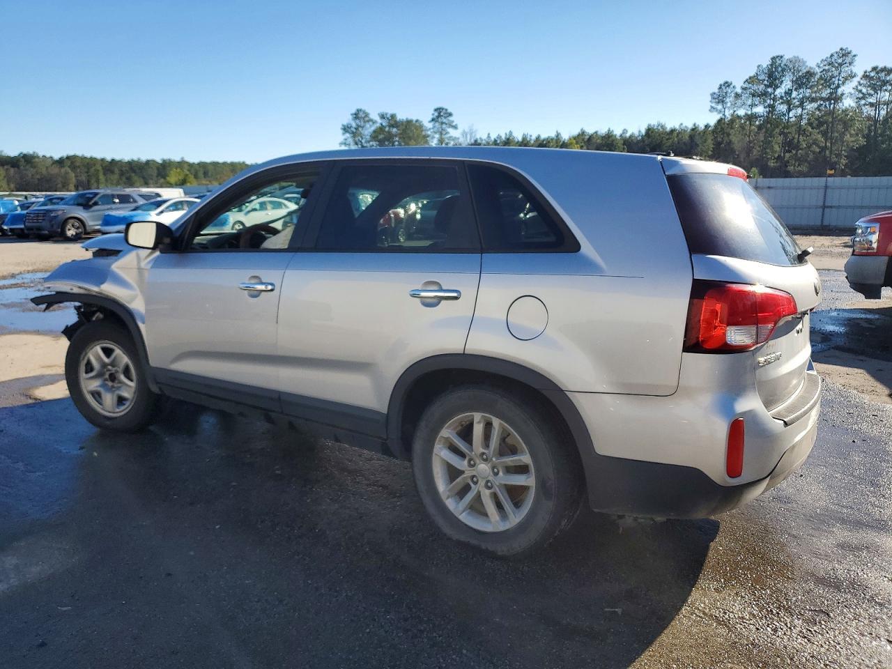 2015 Kia Sorento Lx - Image 2