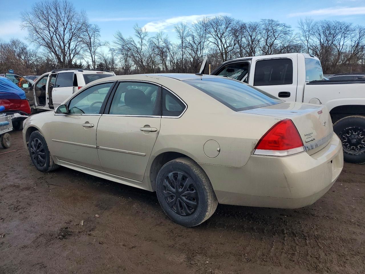 2010 Chevrolet Impala Ls - Фото 2