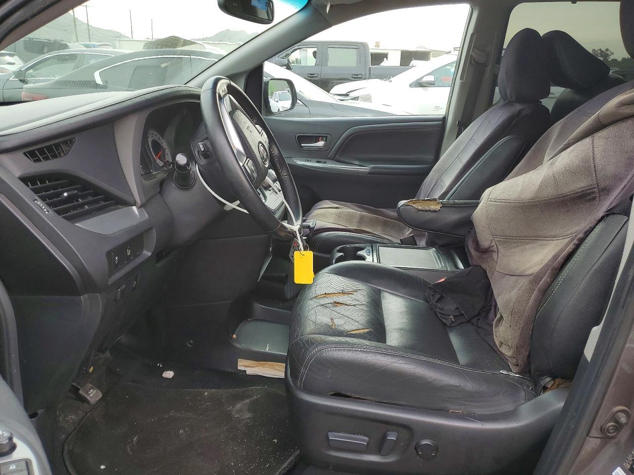 2015 Toyota Sienna Sport - Image 7