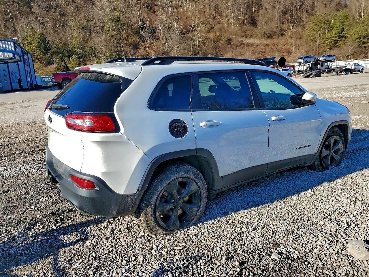 2016 Jeep Cherokee - Фото 3
