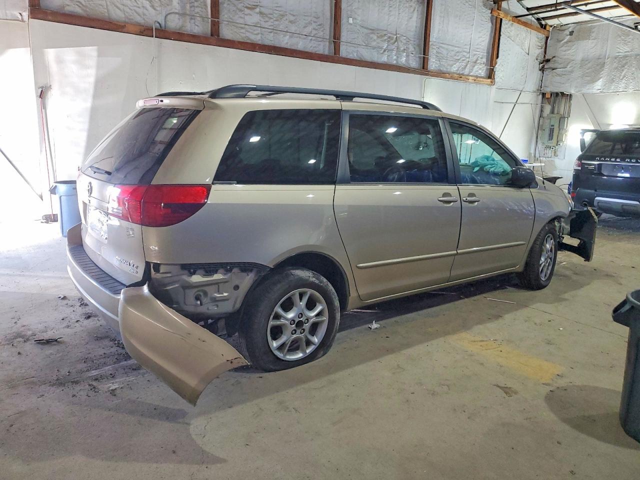 2004 Toyota Sienna Le - Image 3
