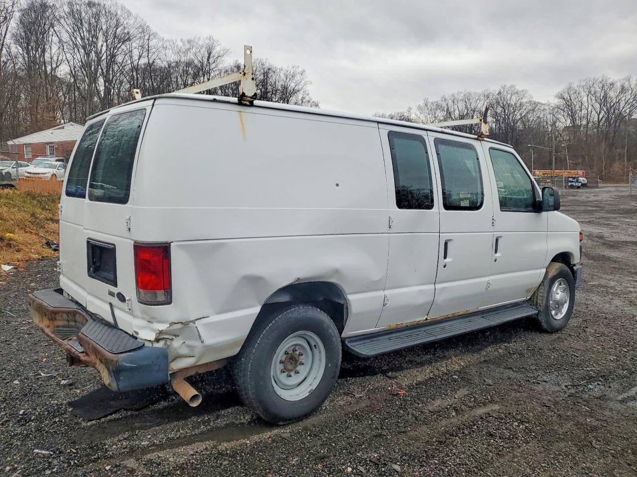 2014 Ford Econoline E250 Van - Image 3