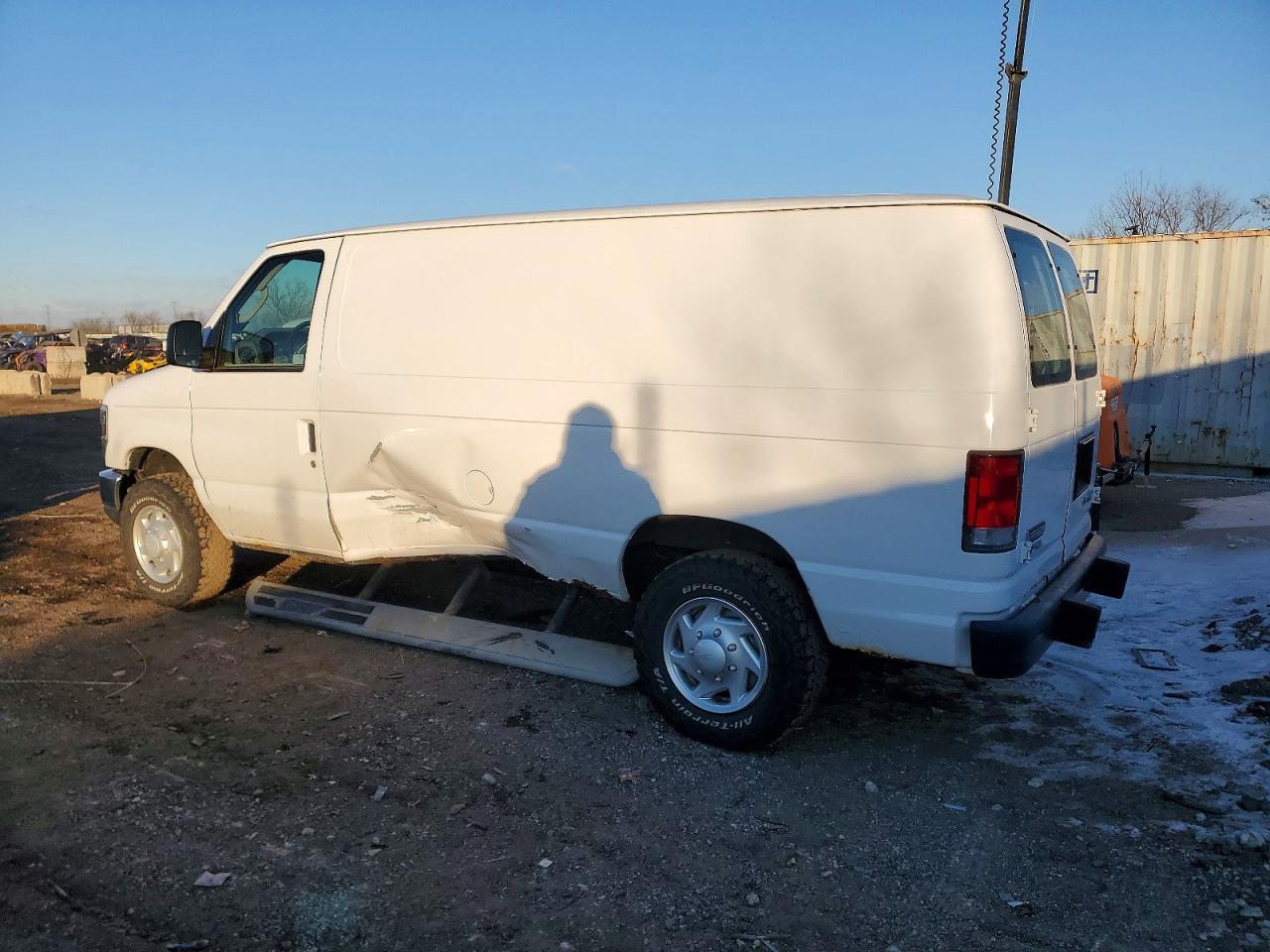 2013 Ford Econoline E250 Van - Фото 2