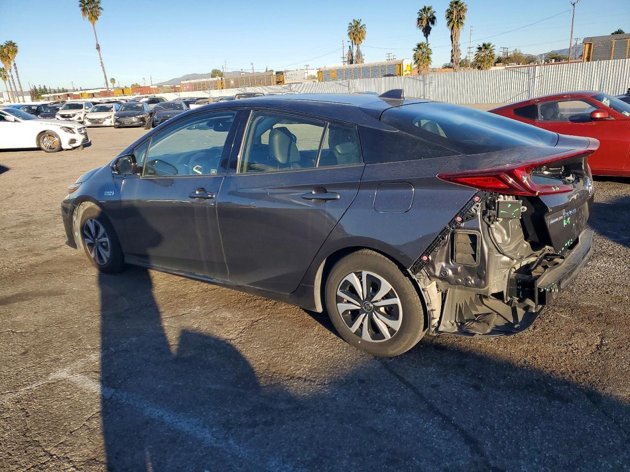 2017 Toyota Prius Prime - Фото 2